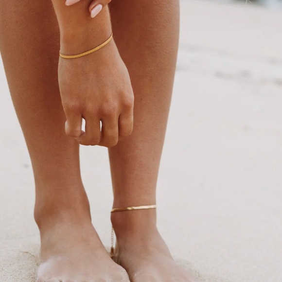 NIB New Atolea "KAUAI" HERRINGBONE BRACELET Gold Color - Picture 4 of 10